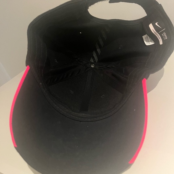 Women’s Nike hat - Picture 3 of 3